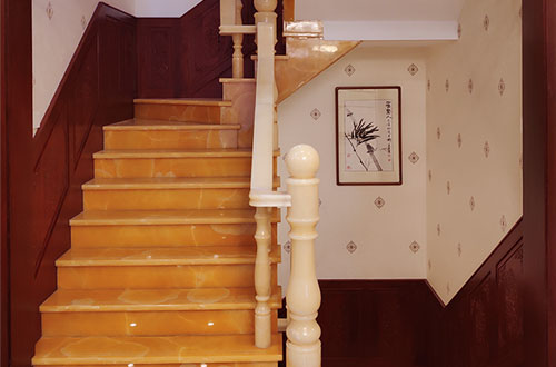 津市中式别墅室内汉白玉石楼梯的定制安装装饰效果